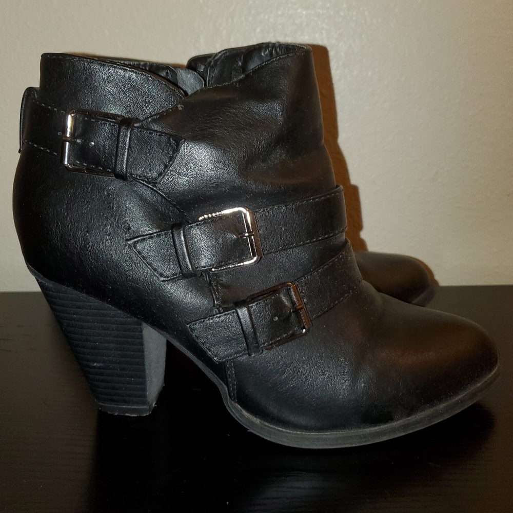 Forever Faux Leather Black booties 7.5